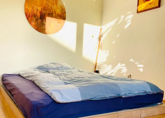 Helle, Grosse, Zentrale Wohnung Mit Balkon
