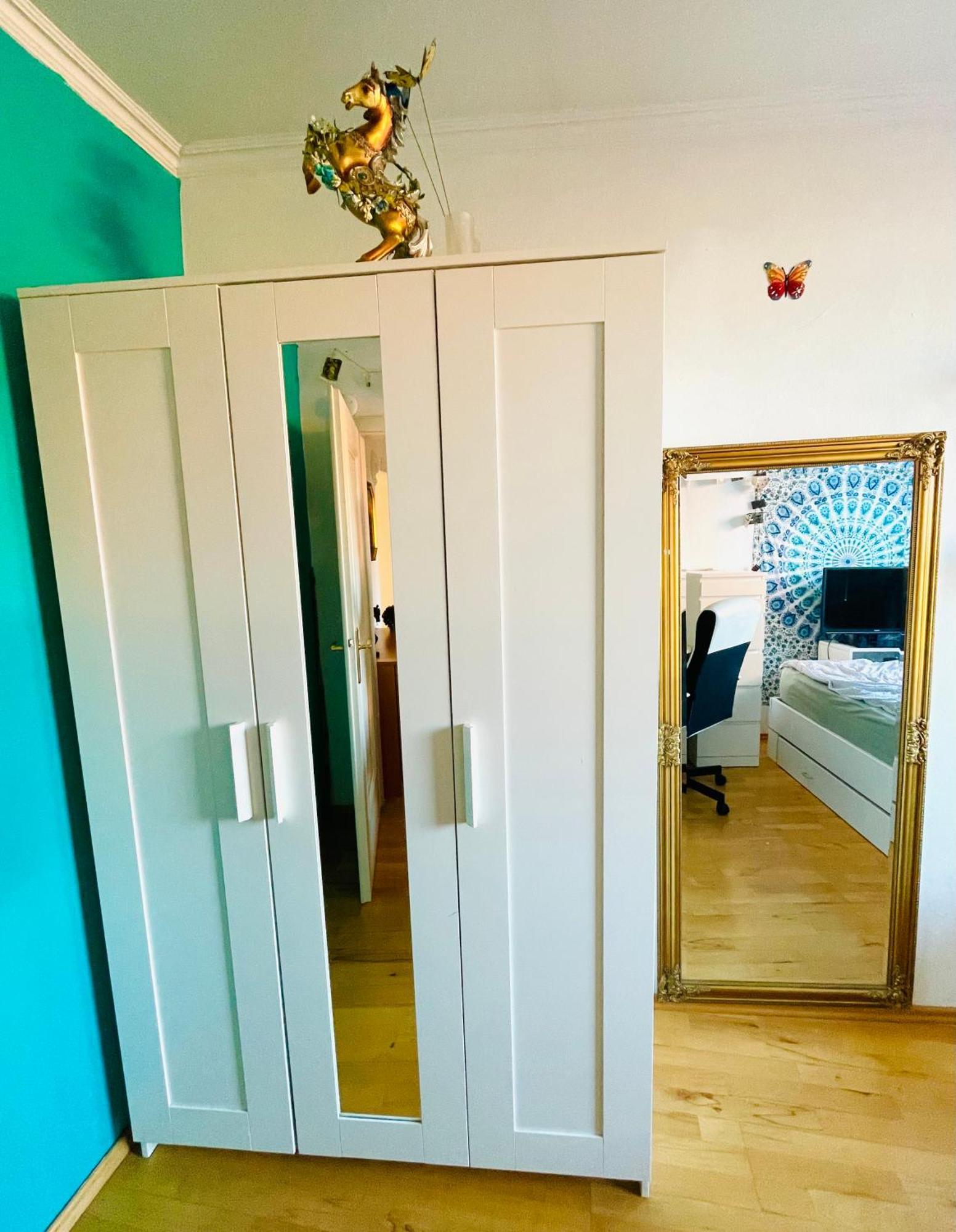 Helle, Grosse, Zentrale Mit Balkon