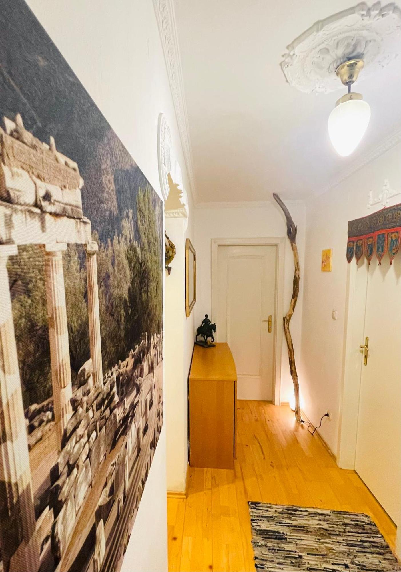 Helle, Grosse, Zentrale Mit Balkon Appartement