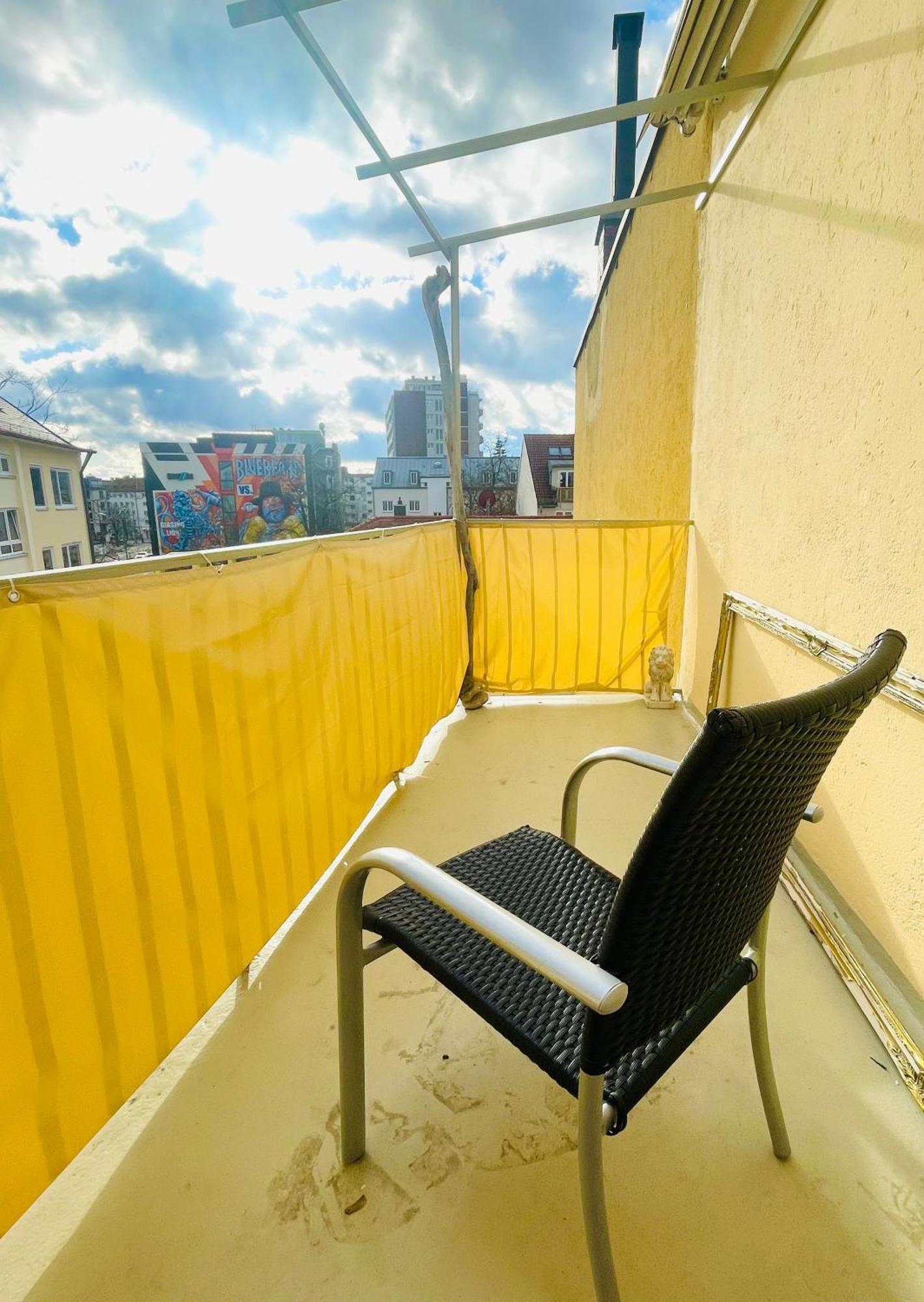 Helle, Grosse, Zentrale Mit Balkon München